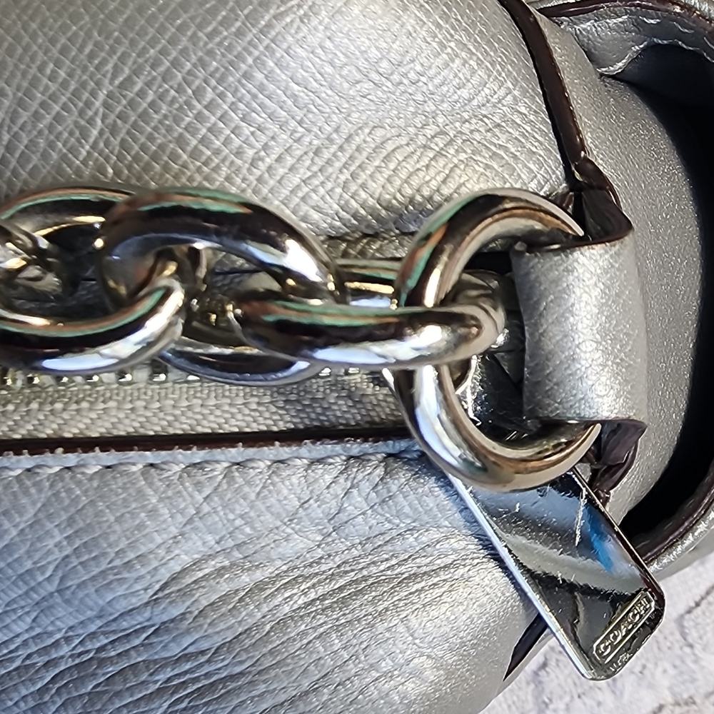 Coach Campbell Camera Bag/ Crossbody Silver Metallic Turn Lock EUC - Picture 10 of 17